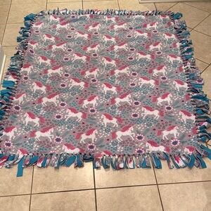 Unicorn Floral Tie-Edge Fleece Quilt - Pink & Teal